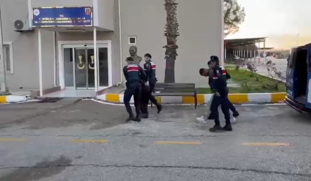 Kur'an-ı Kerim'lere zarar veren 2 kişi tutuklandı