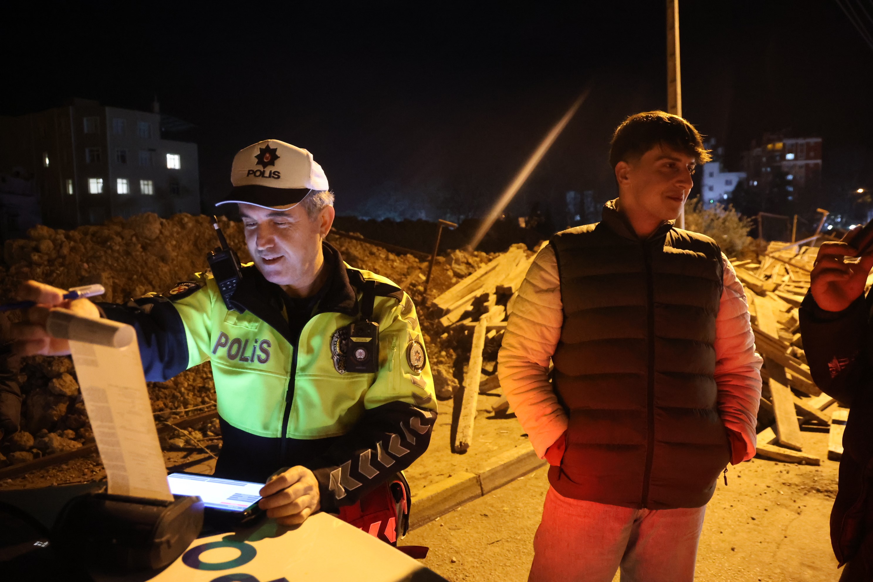 Kasksız sürücüden polise ilginç teklif: "Cezayı bana değil, plakaya yazın"