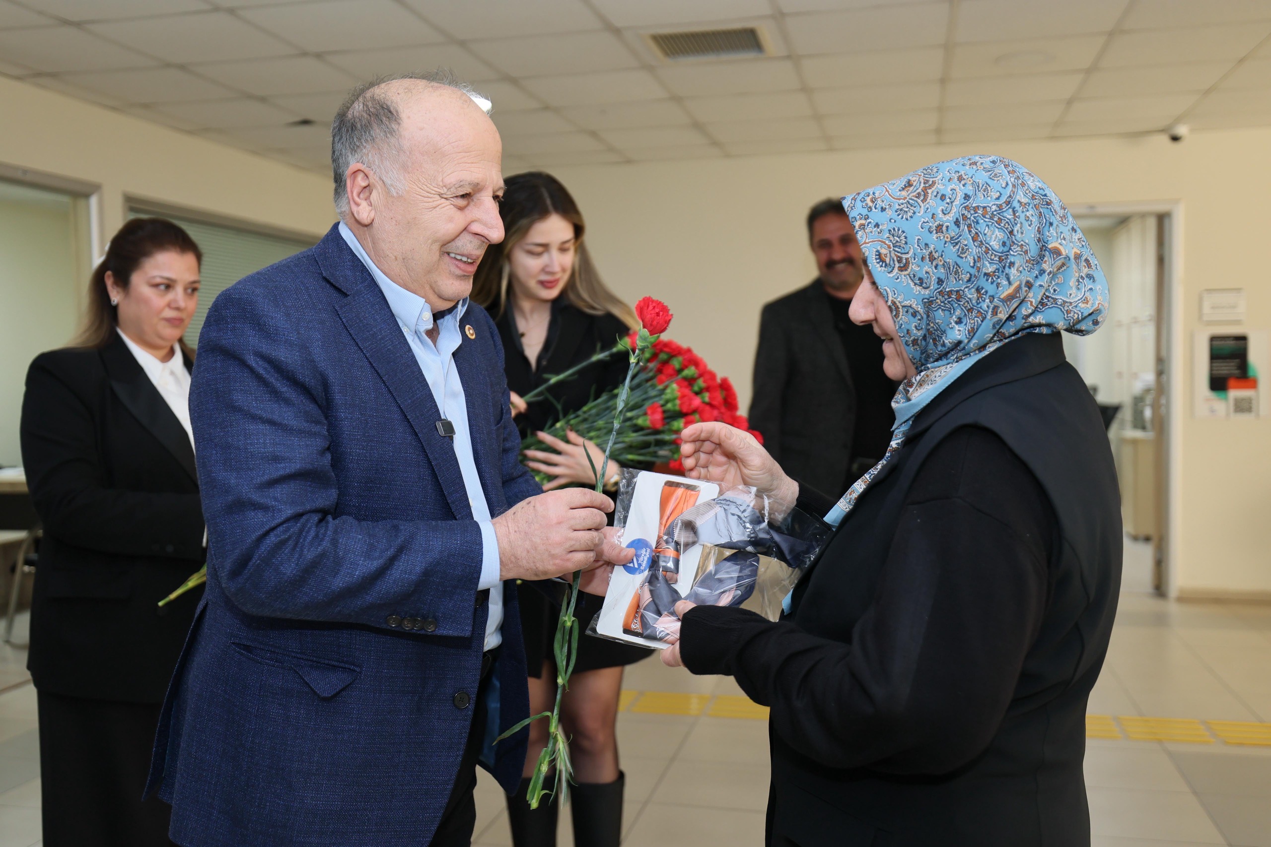 Başkan Demirçalı’dan Kadın Personele 8 Mart ziyareti