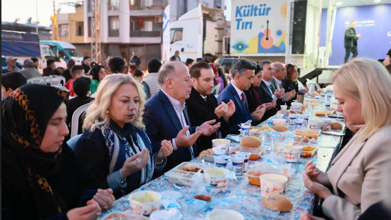 Yüreğir Belediyesi Mahalle İftarlarına Devam Ediyor
