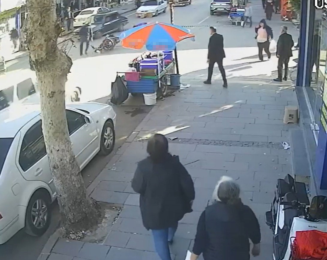 Motosiklet otomobille çarpıştı: 1 kişi yaralandı