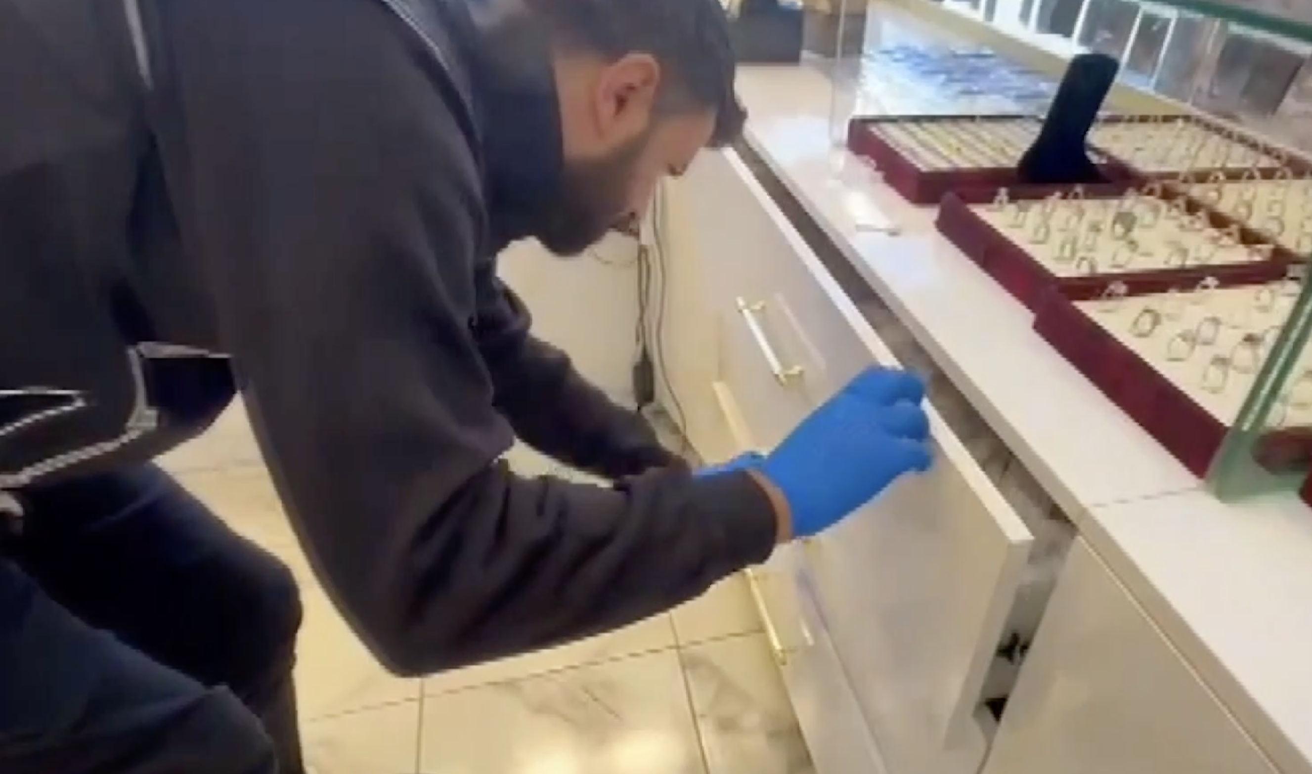 Kuyumcu görünümlü tefecilere operasyon!