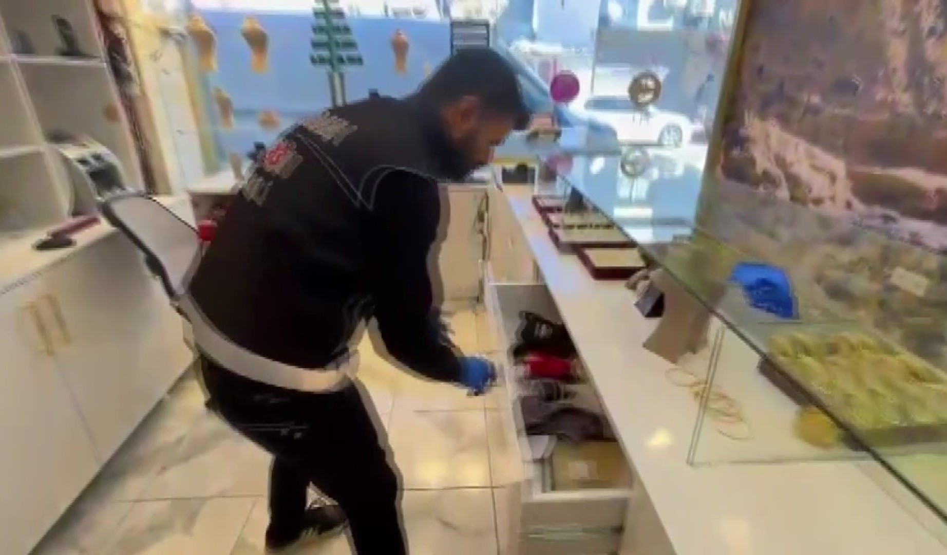Kuyumcu görünümlü tefecilere operasyon!