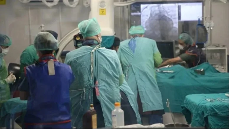 Yüreğir Devlet Hastanesi'nde acil servisi bastılar: Doktorlar 3 saat kilitli kaldı