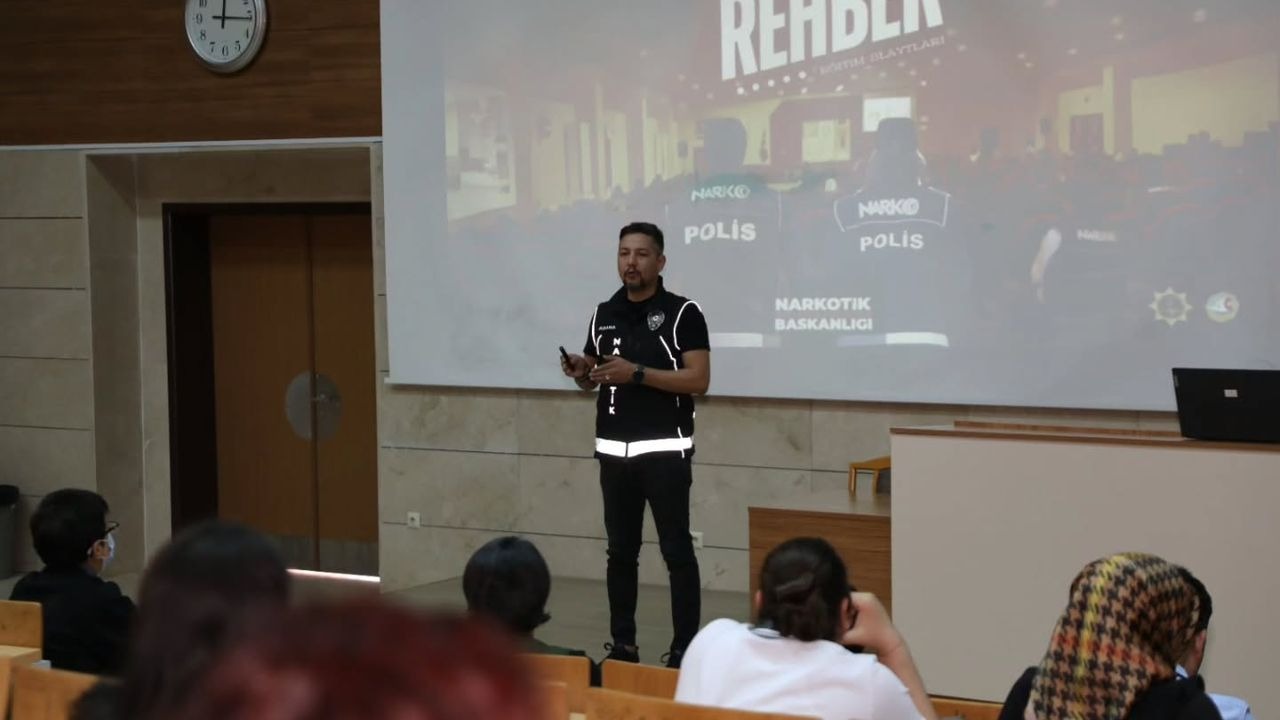 Çukurova Üniversitesi’nde “En iyi narkotik polisi: Aile” semineri