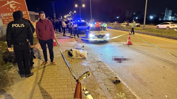 Adana'da belediye otobüsüyle çarpışan motosiklet sürücüsü genç, hayatını kaybetti