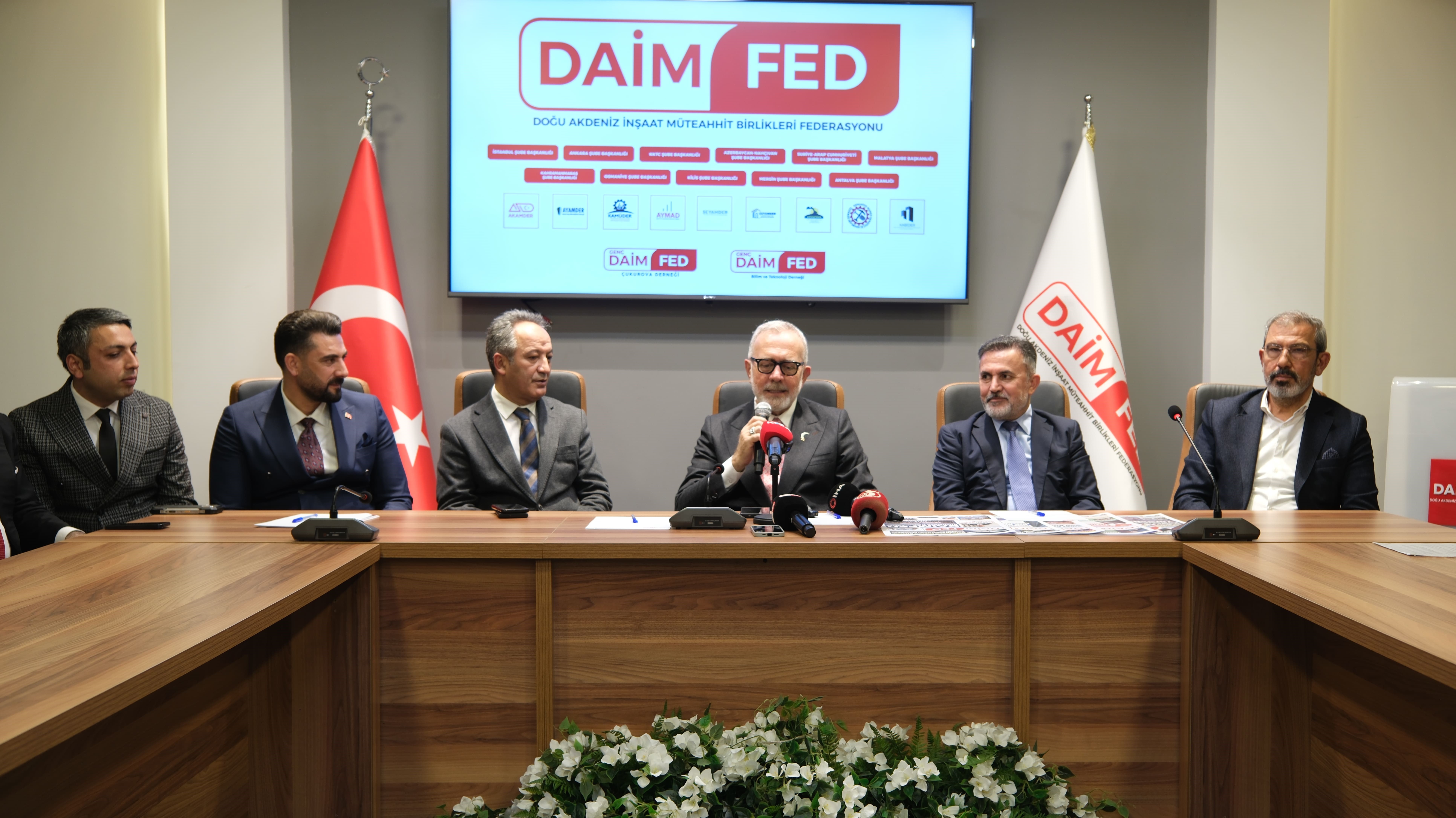 Yenişehirlioğlu: "Sırtlanların savaştığı bir dönemdeyiz"