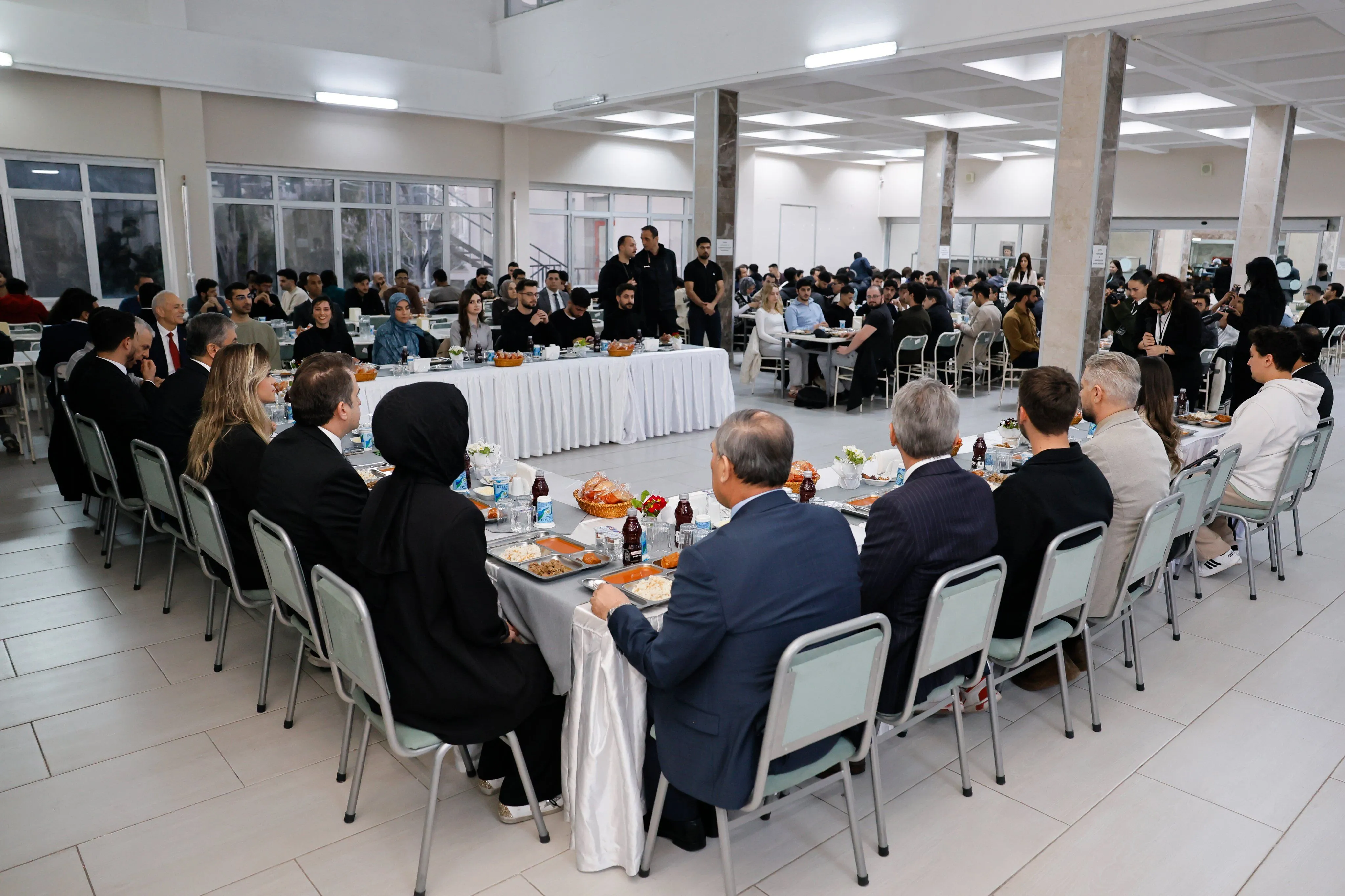 Vali Mustafa Yavuz, Çukurova Üniversitesi’nde öğrencilerle iftarda buluştu