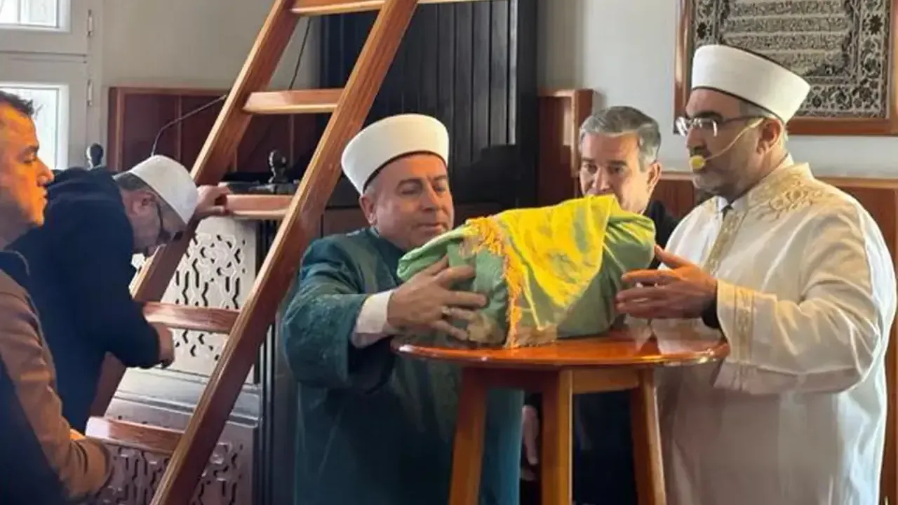 Köprüköy Camii’nde Ramazan’da Sakal-ı Şerif ziyareti