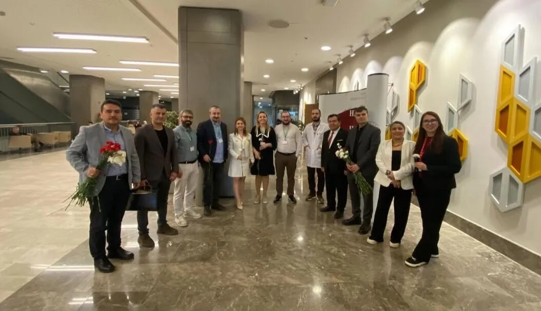 Sağlık-Sen’den 14 Mart’ta sağlık çalışanlarına karanfilli ziyaret