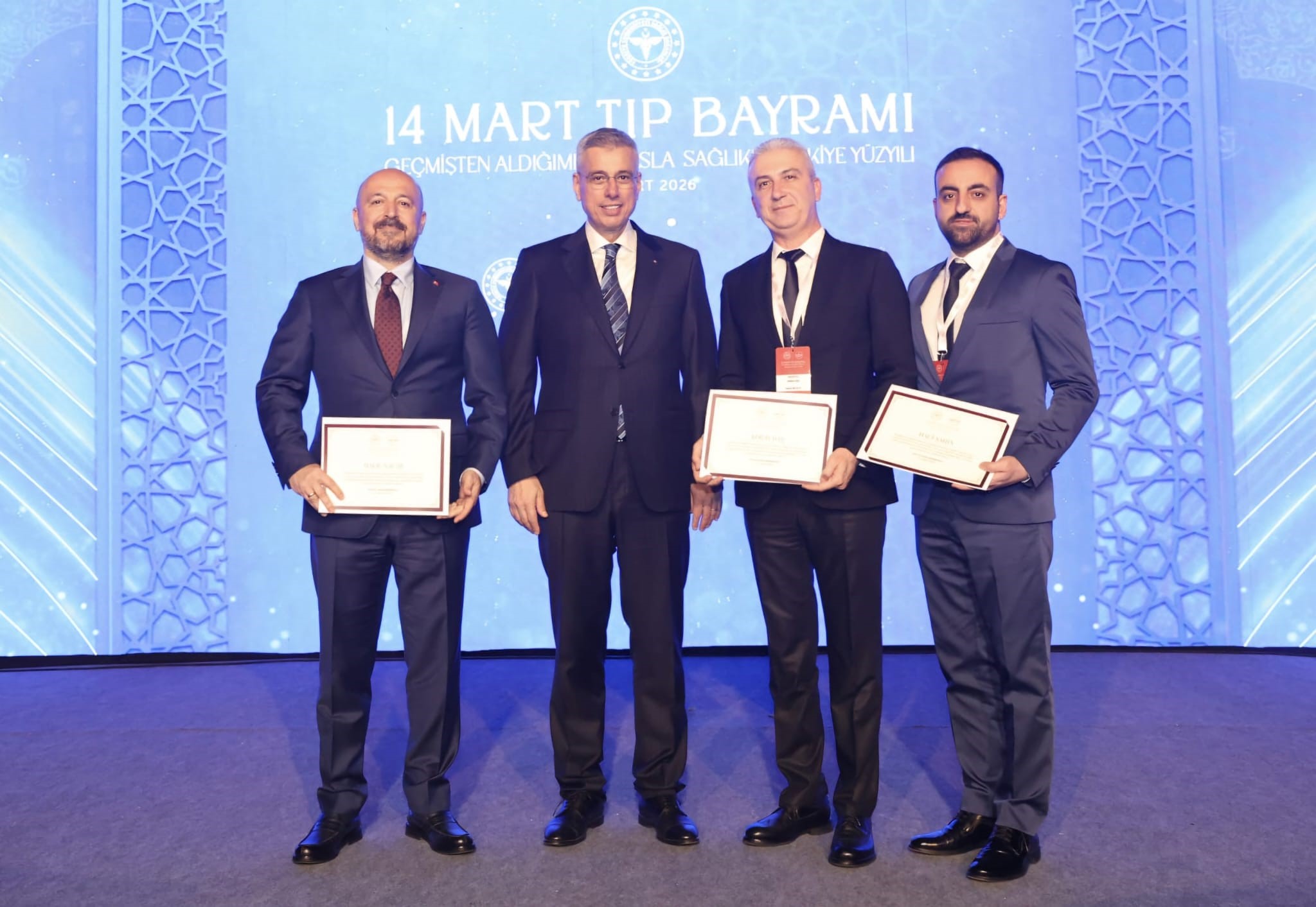 Adanalı sağlıkçılara "Yılın Hekimi" ve "Yılın Sağlık Çalışanı" ödülü verildi