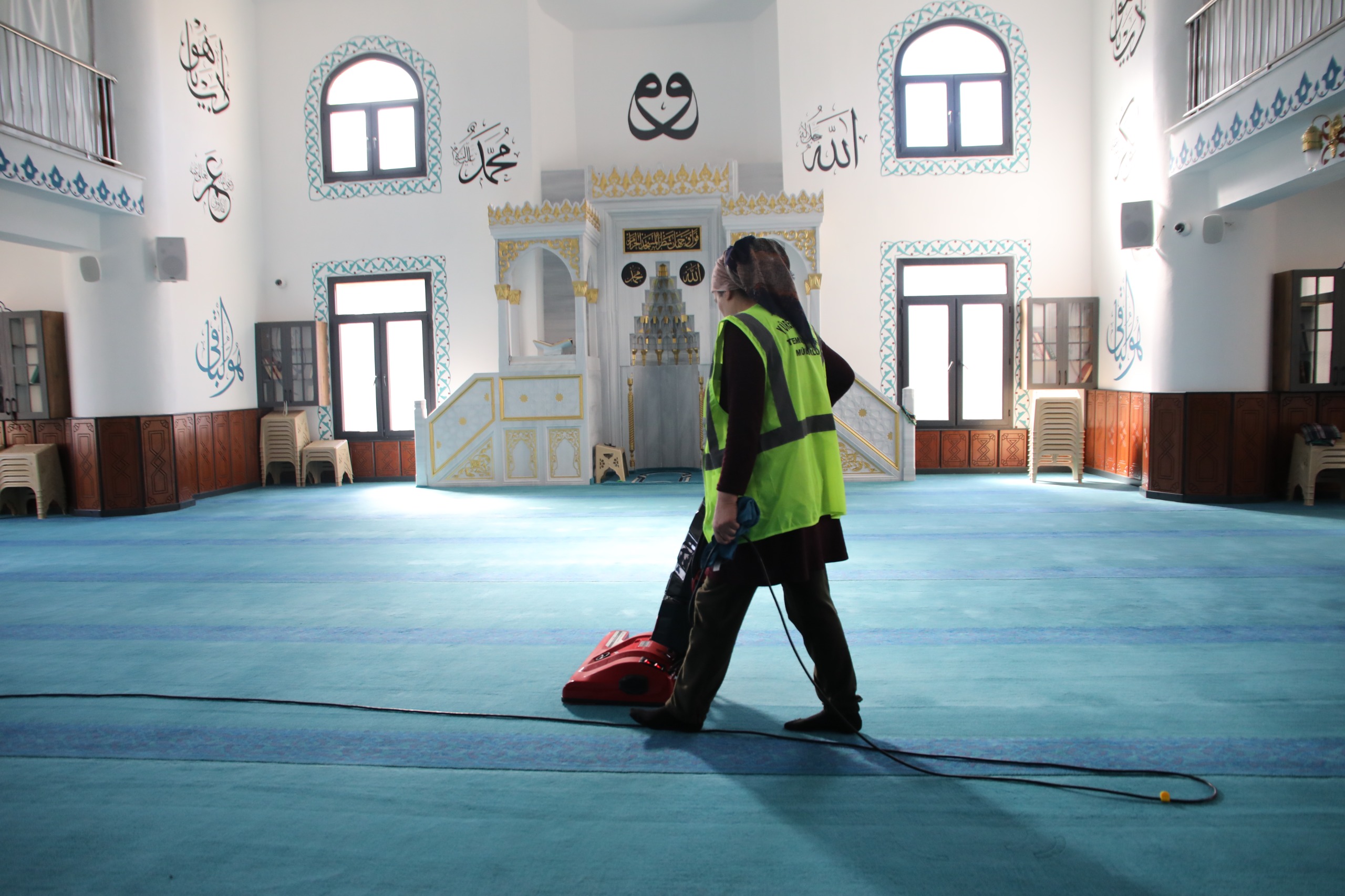 Yüreğir Belediyesi'nden ibadethanelerde bayram temizliği