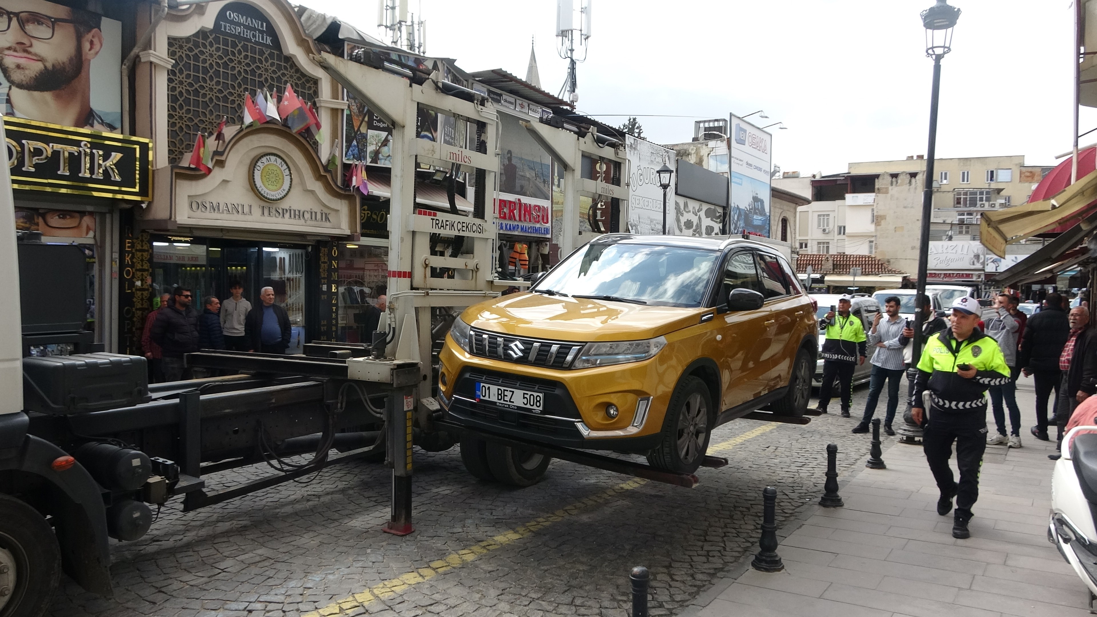 Hatalı park yapan 150 araca ceza yağdı