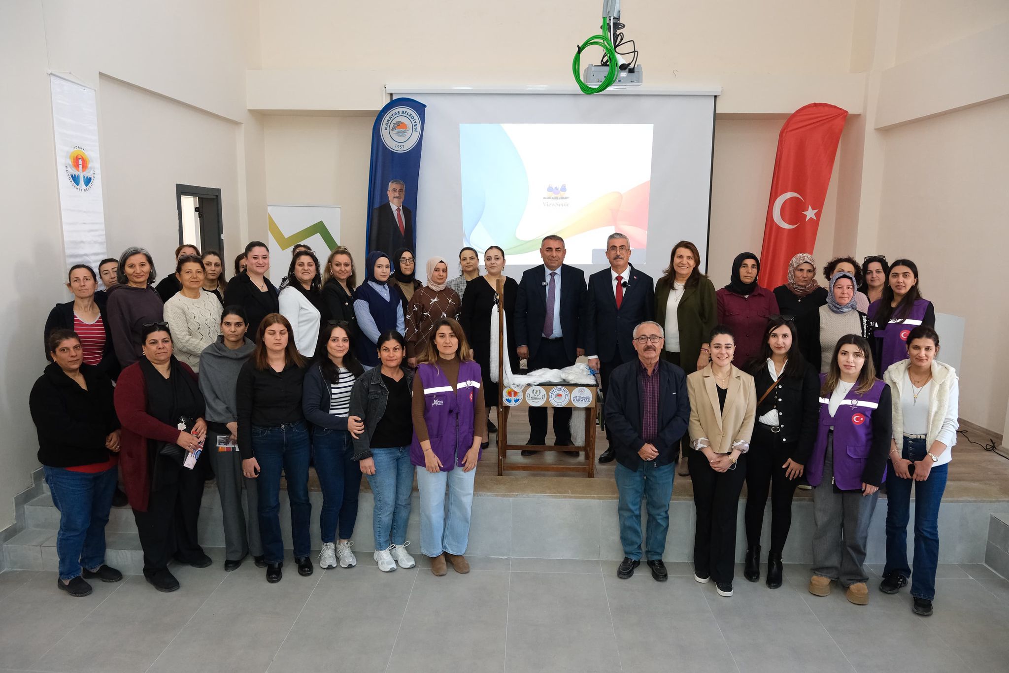 Karataş’ta kadınlar balık ağı üretimiyle ekonomiye katılıyor