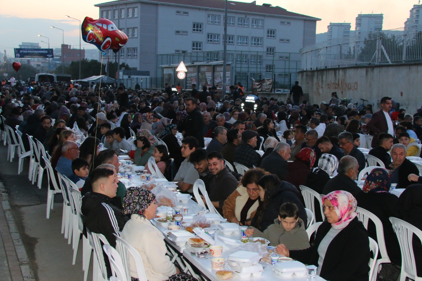 Şehit aileleri ve gaziler, iftarda bir araya geldi