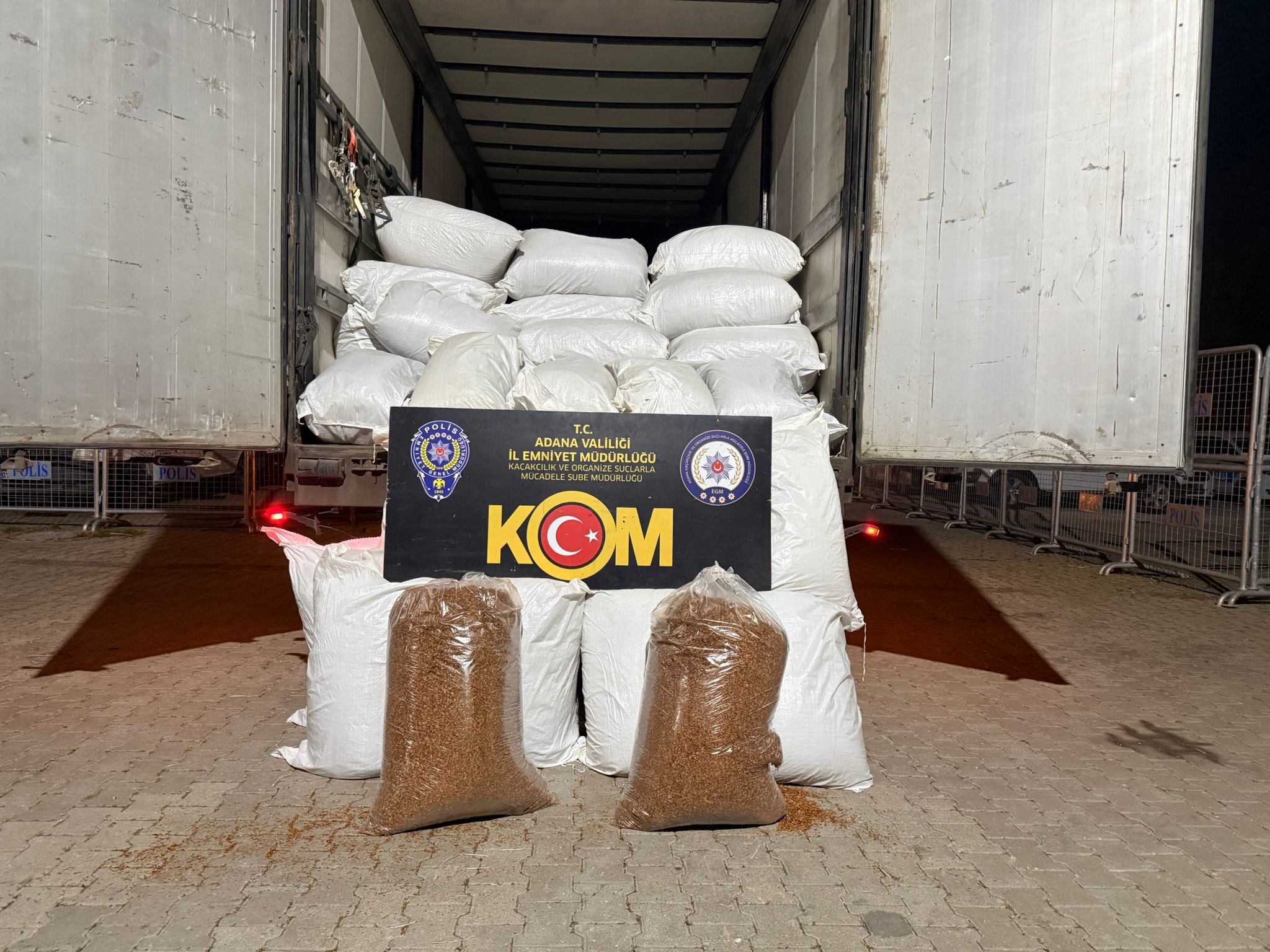 Adana’da 3 ton kaçak tütün ele geçirildi