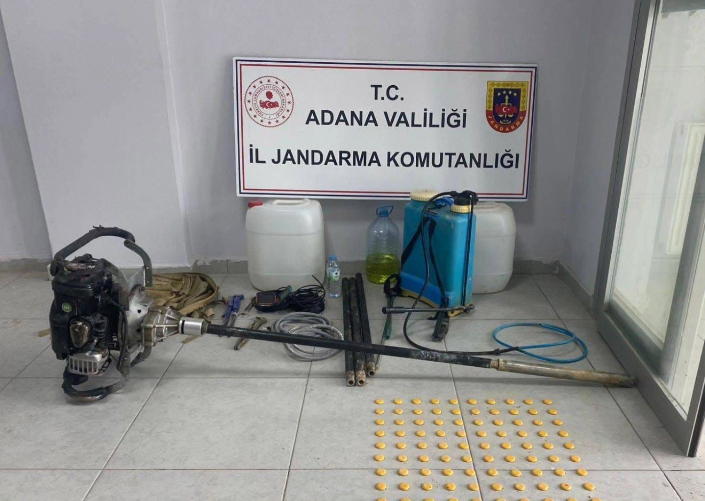 Adana'da kaçak kazı yapanlar suçüstü yakalandı