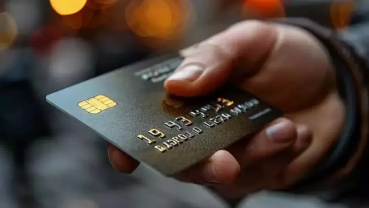 Kredi kartı olanlar aman dikkat: Bunu bilmeyenin kredi puanı düşecek!