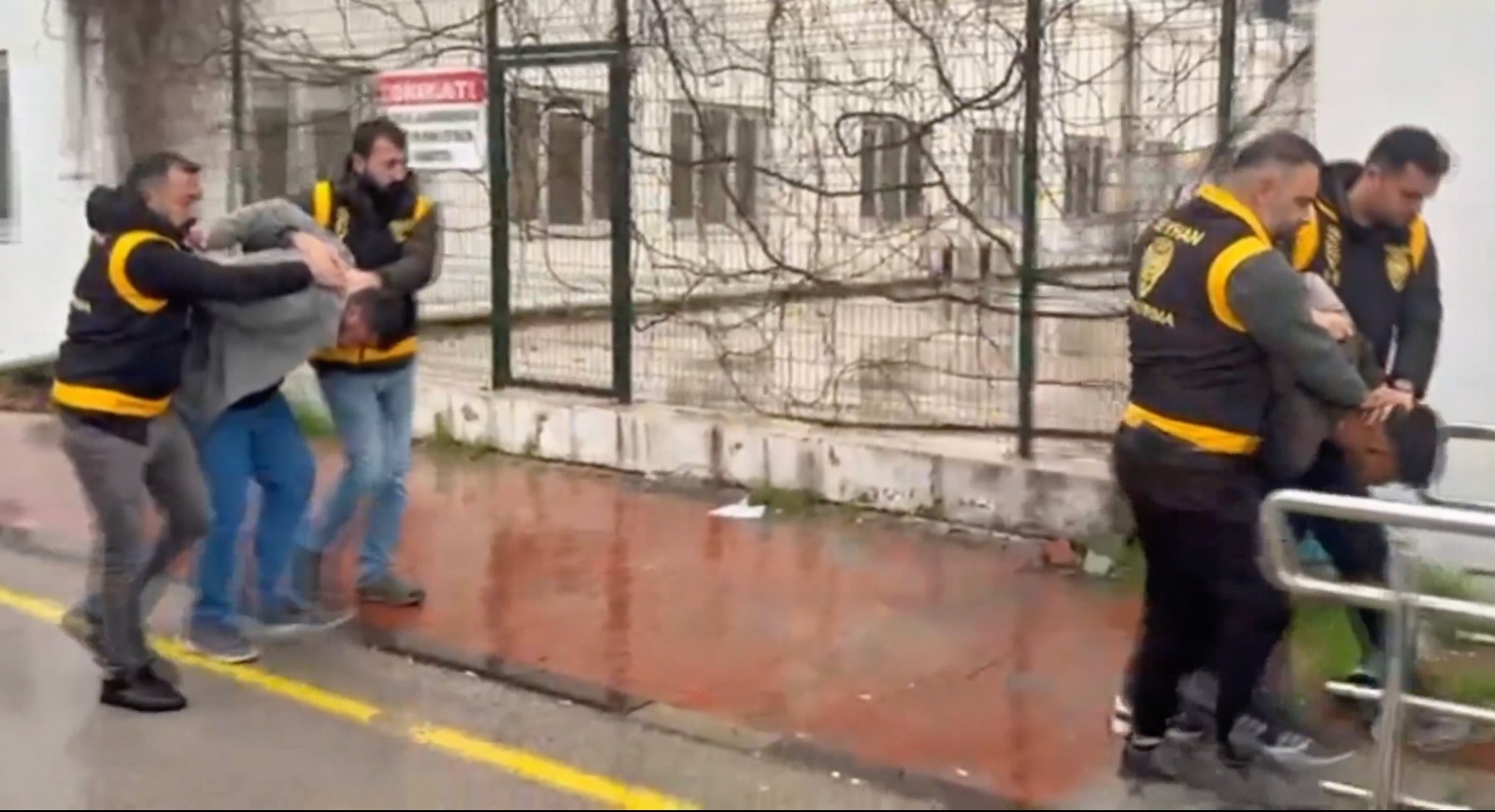 Adana'da atlara eziyet ettiği iddia edilen 2 şüpheli gözaltına alındı