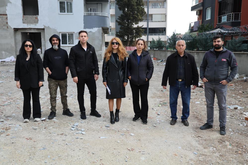 Aldıkları daireler yıllardır bitmeyen mağdurlar inşaat önünde eylem yaptı