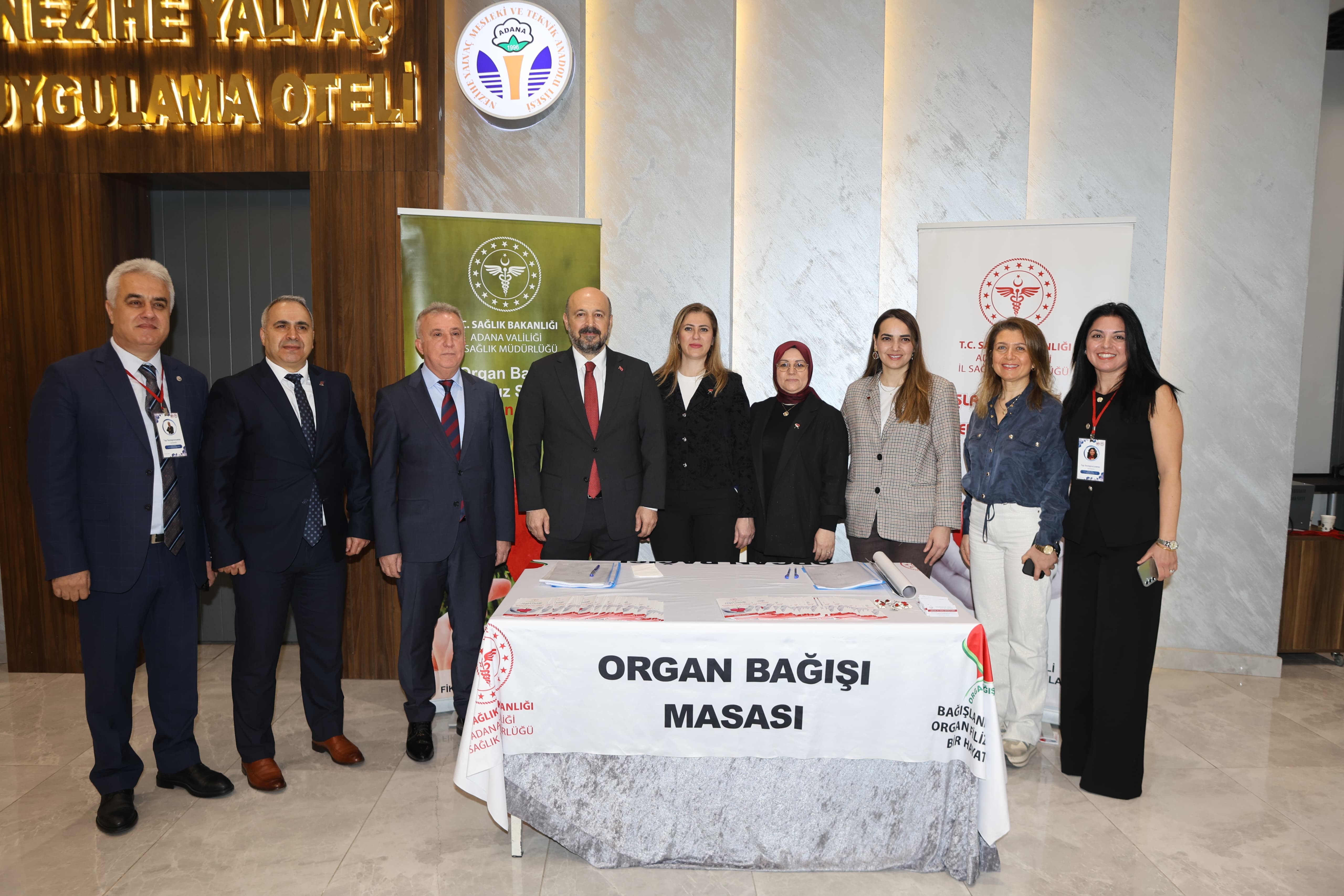 Lise öğrencileri tıp sempozyumuna katıldı