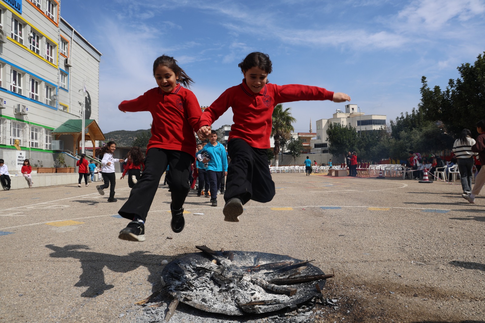 Kozan’da öğrenciler Nevruz'u coşkuyla kutladı