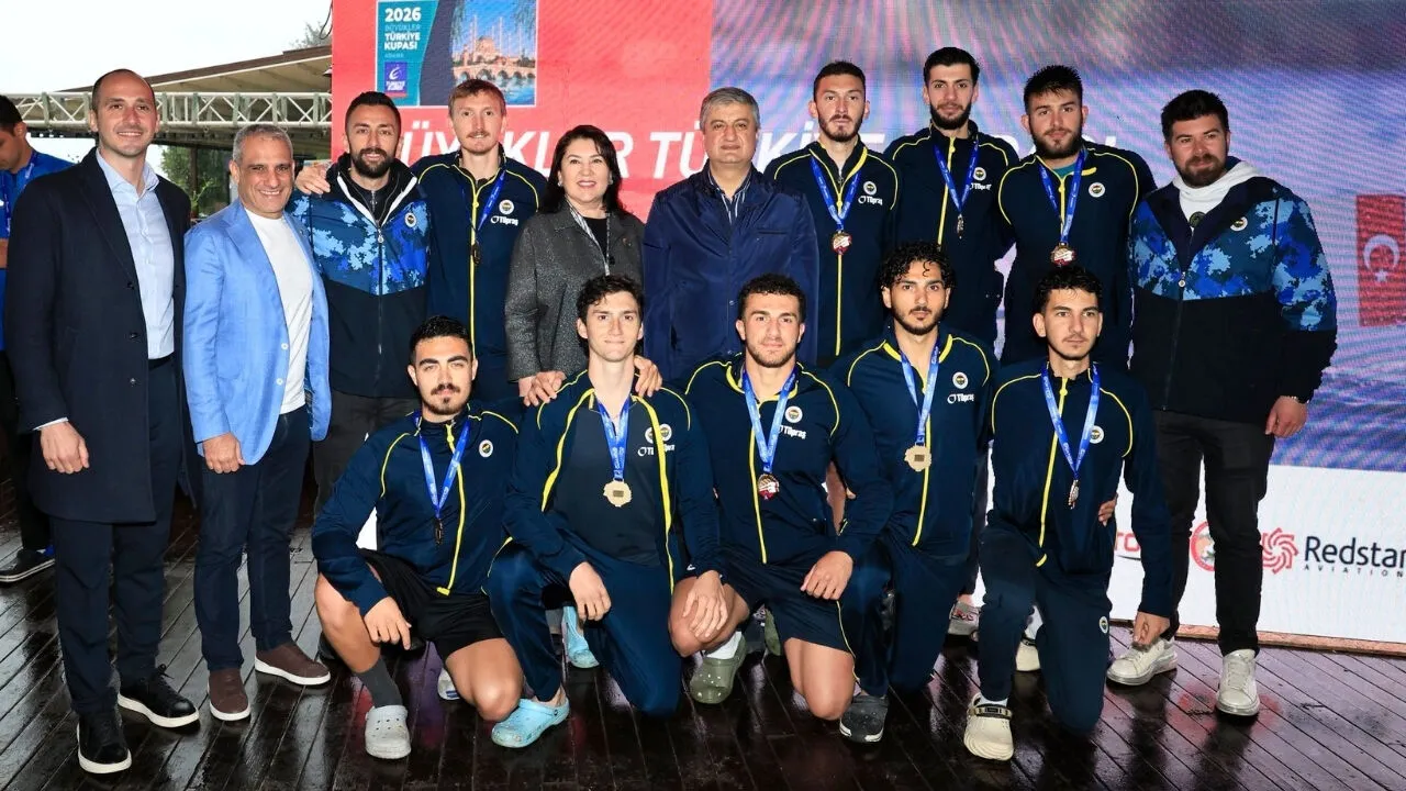 Seyhan Baraj Gölü’nde kürek heyecanı ödül töreniyle sona erdi