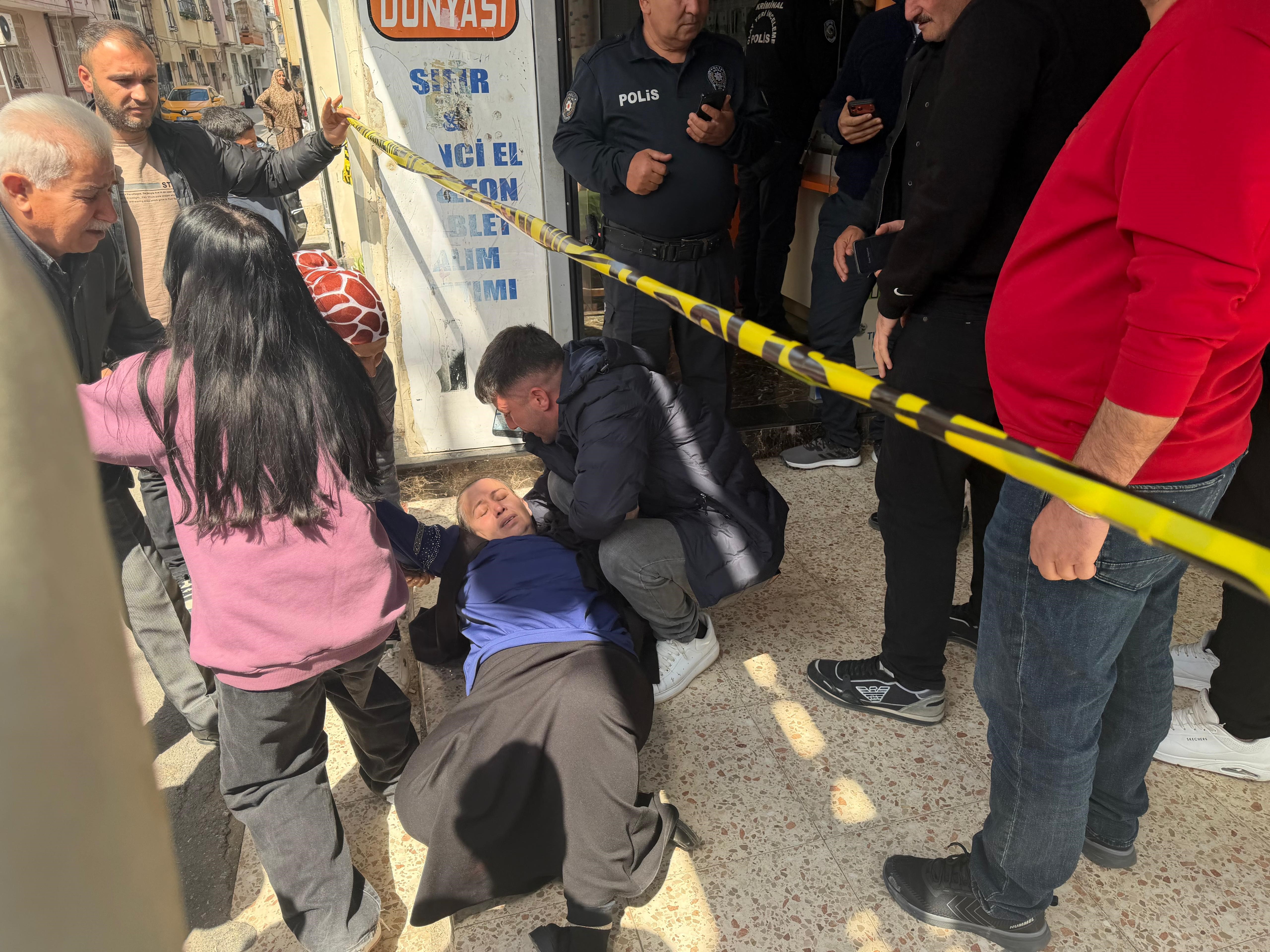 Motosikletle gelip, iş yeri sahibini başından vurup öldürdü