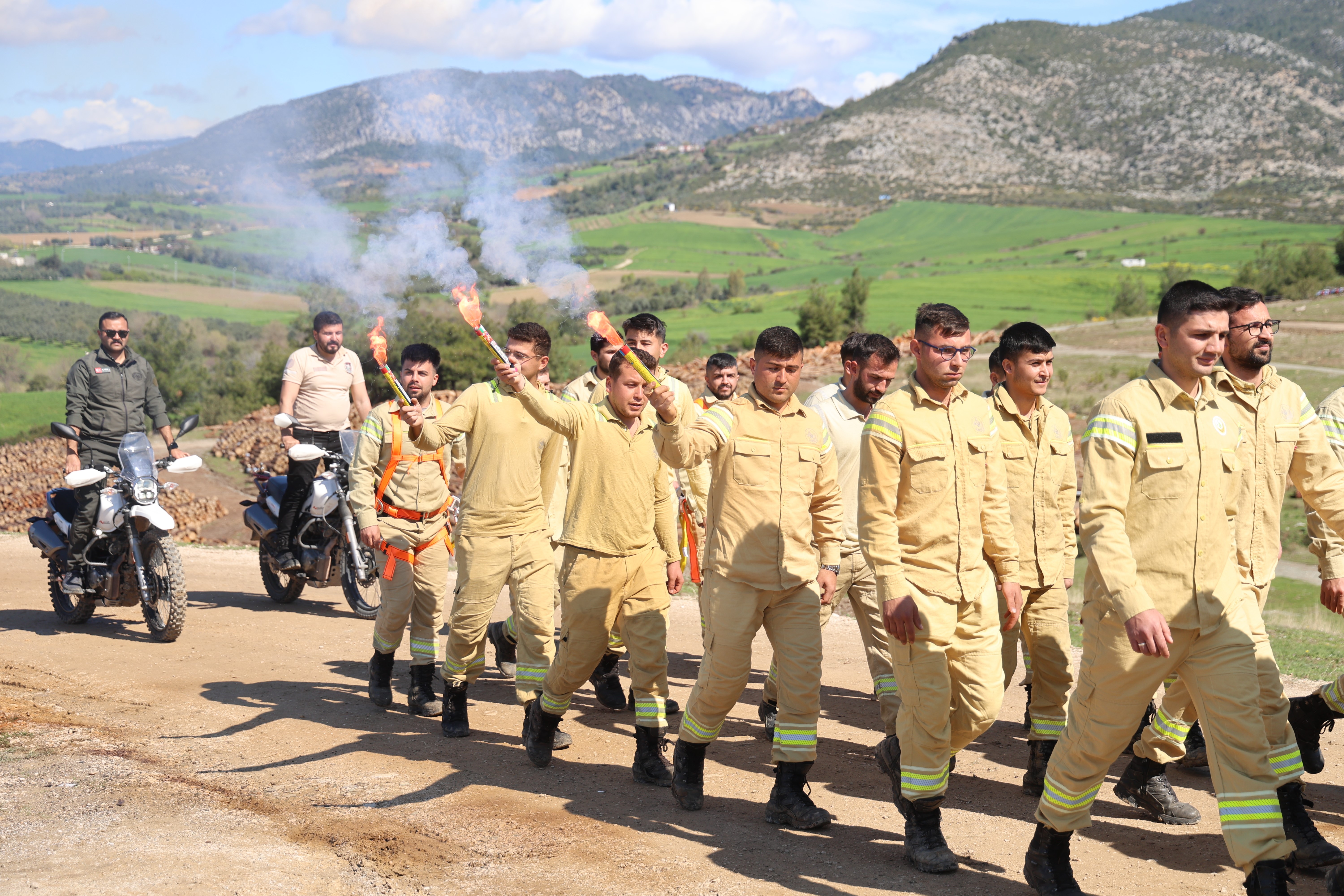 Ateş savaşçılarının TOY’u nefes kesti