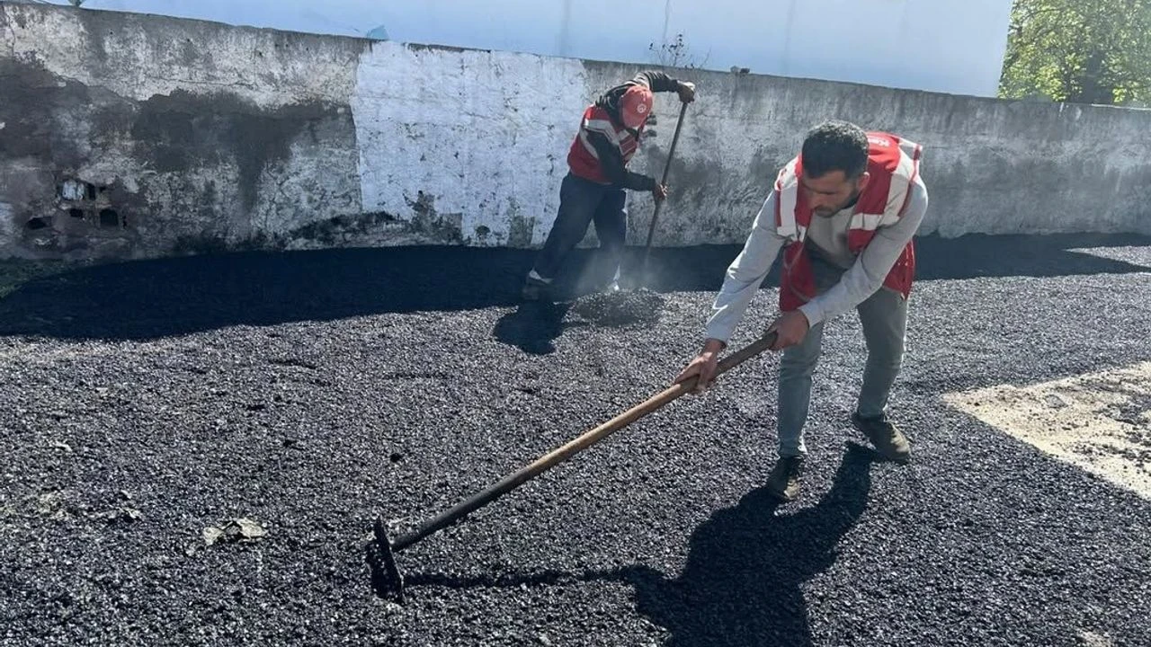 Ceyhan’da yol seferberliği: Çalışmalar aralıksız sürüyor