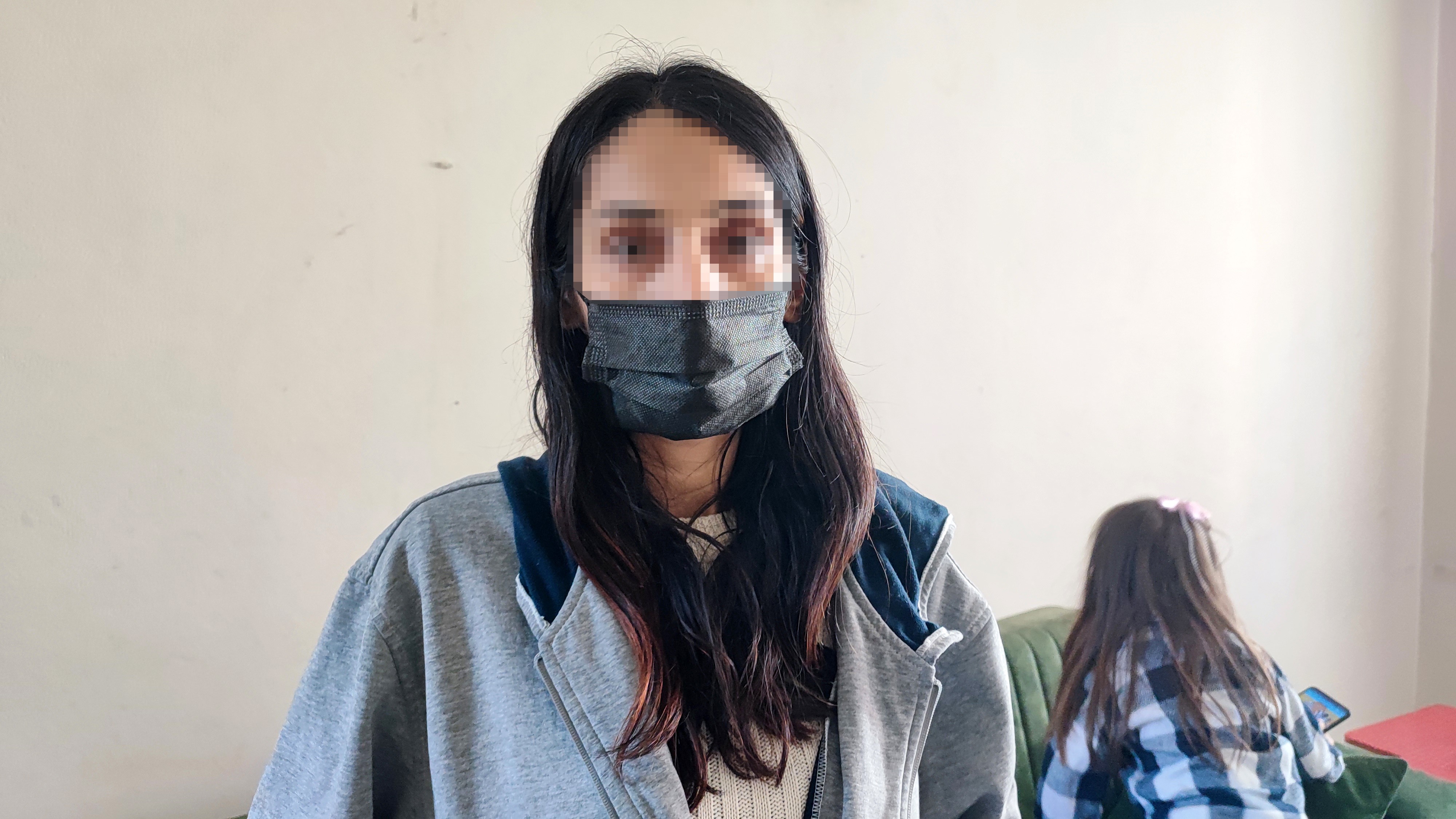 Şiddet mağduru kadın iki çocuğuyla yaşam mücadelesi veriyor