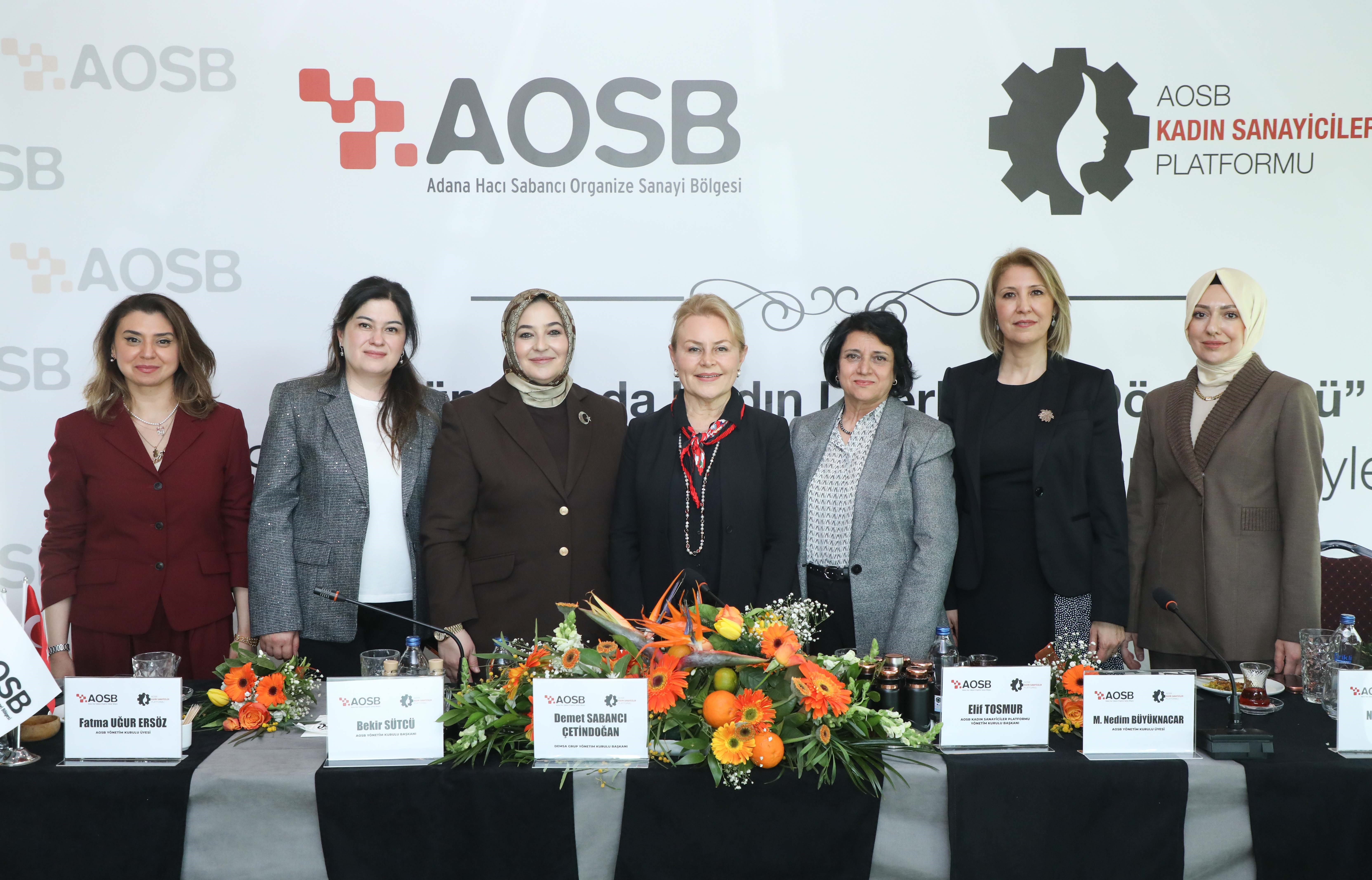 AOSB'de iş dünyasinda kadin liderliğinin dönüşümü konuşuldu