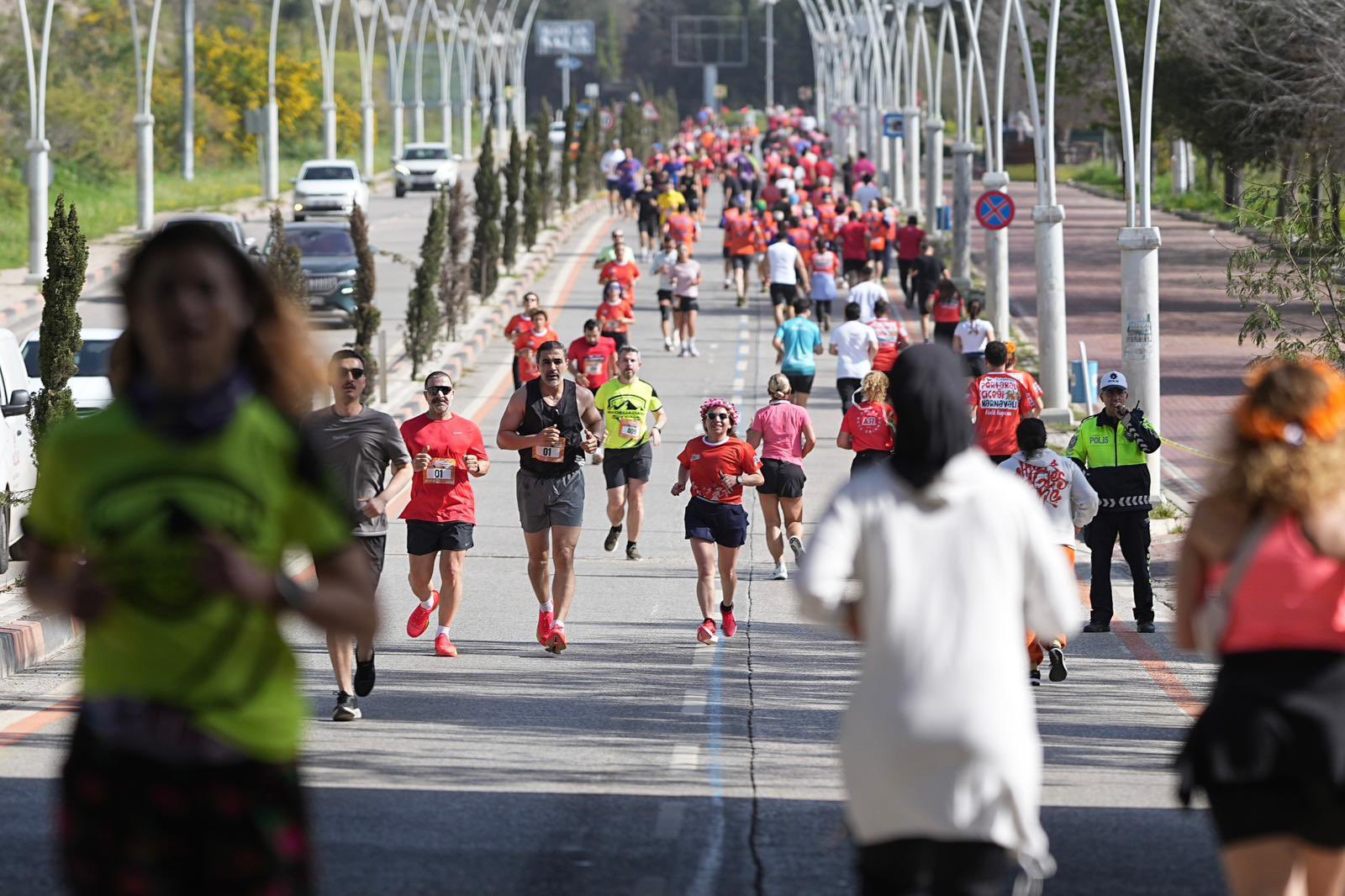 Adana’da halk koşusu heyecanı: 770 sporcu parkurda ter döktü