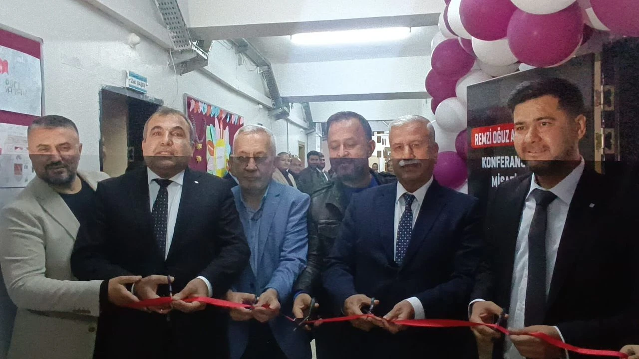 Kozan’da eğitime yatırım: Remzi Oğuz Arık Ortaokulu’na konferans salonu açıldı