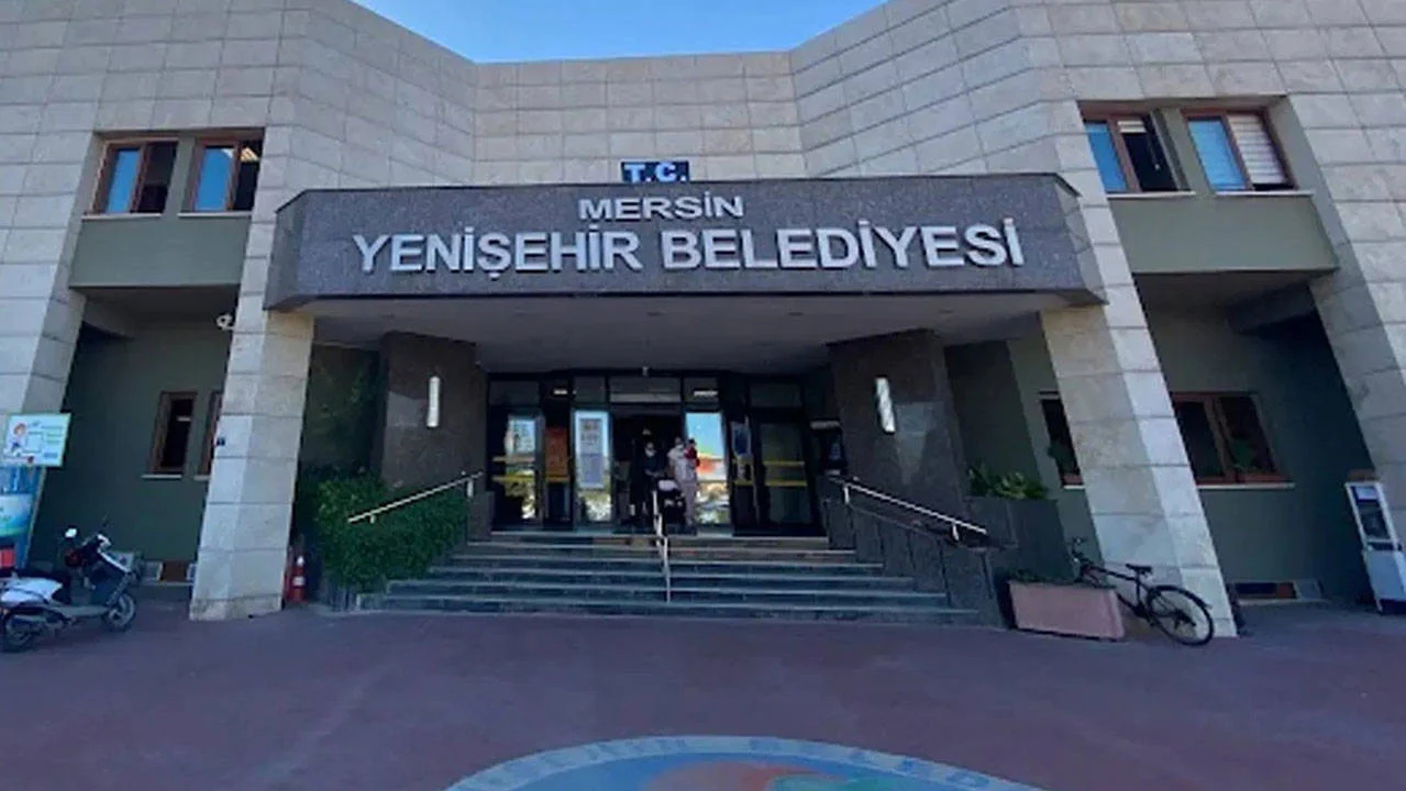 CHP'li Mersin Yenişehir Belediyesi'ne operasyon: Belediye başkan yardımcıları dahil onlarca gözaltı