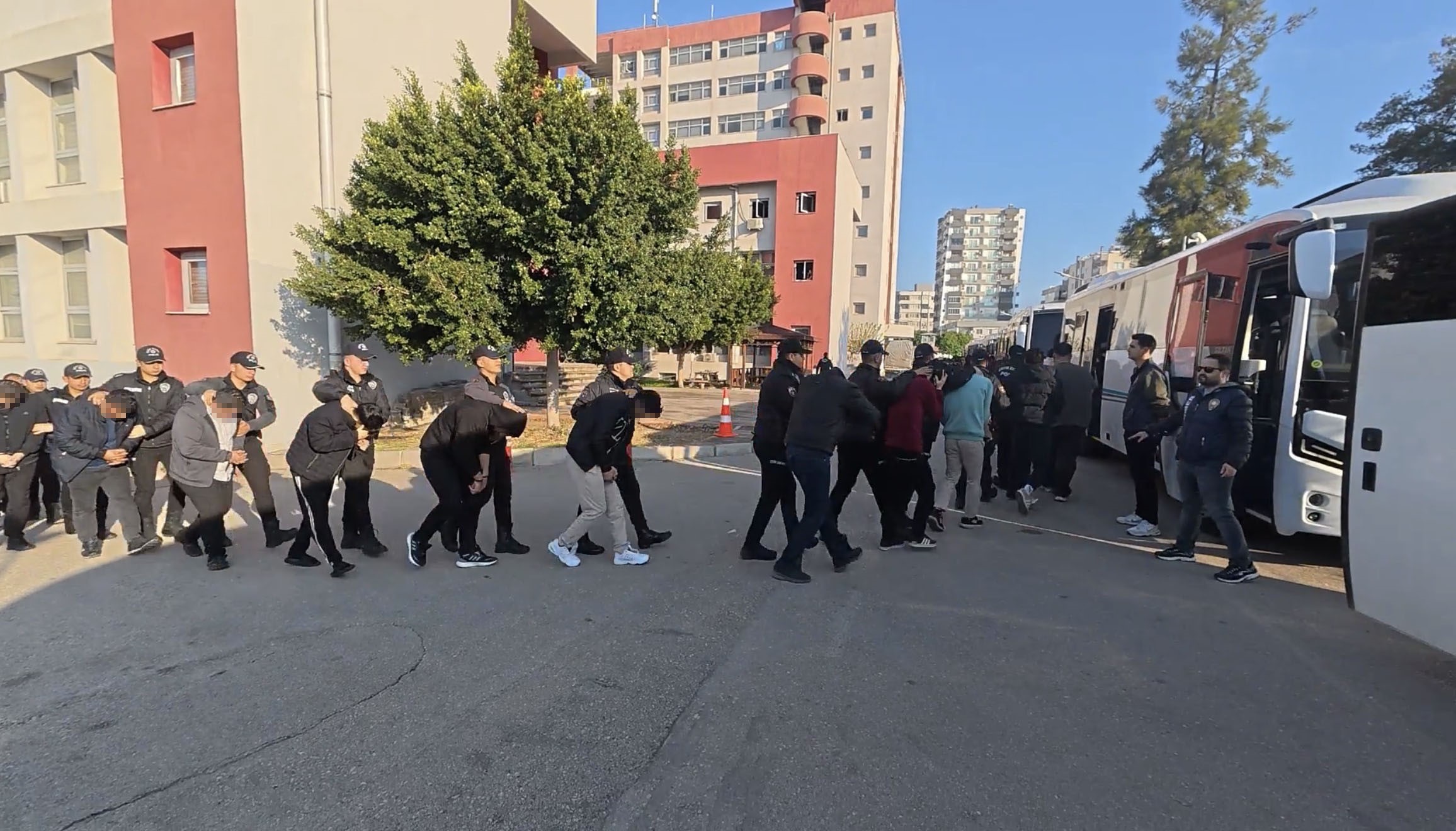 Adana merkezli 22 ilde "yasa dışı bahis" ve "suç gelirlerinin aklanması" operasyonu: 86 kişi tutuklandı