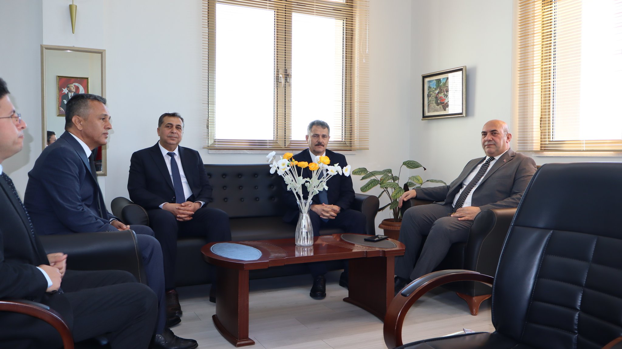 Karaisalı’da eğitim zirvesi: Müdür Aras sahaya indi