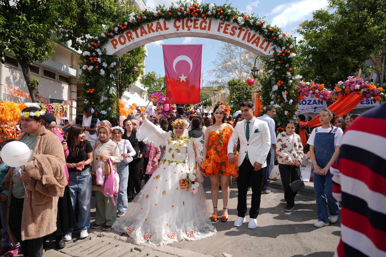 Kozan’da portakal çiçeği festivali renkli görüntülere sahne oldu