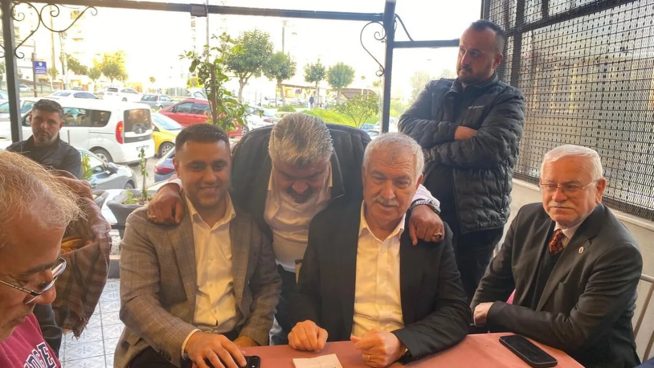 Emrah Kozay ve  Zeydan Karalar Huzurevleri Mahallesi’nde vatandaşlarla buluştu