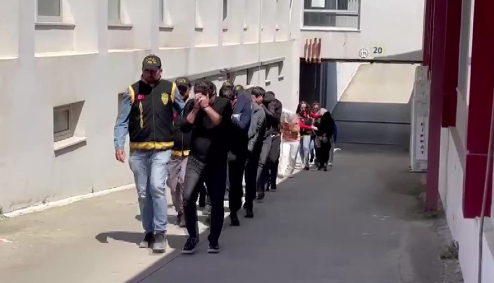 Adana'da fuhuş baskını: 12 kişi tutuklandı, 9 kadın kurtarıldı