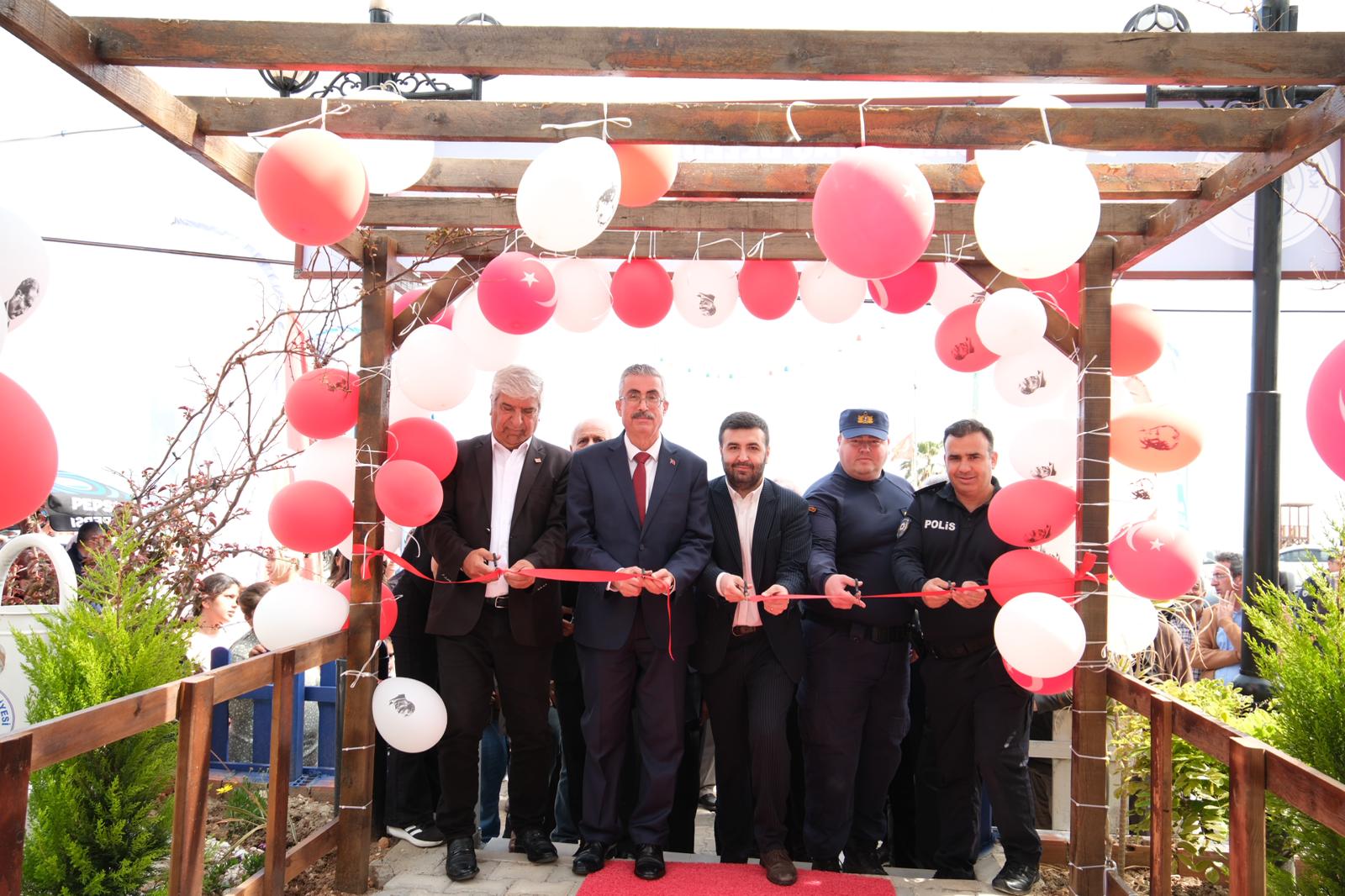 Karataş’ta Hem Hizmet Hem “Sıfır Borç” Gururu: Cumhuriyet Cafe Kapılarını Açtı!