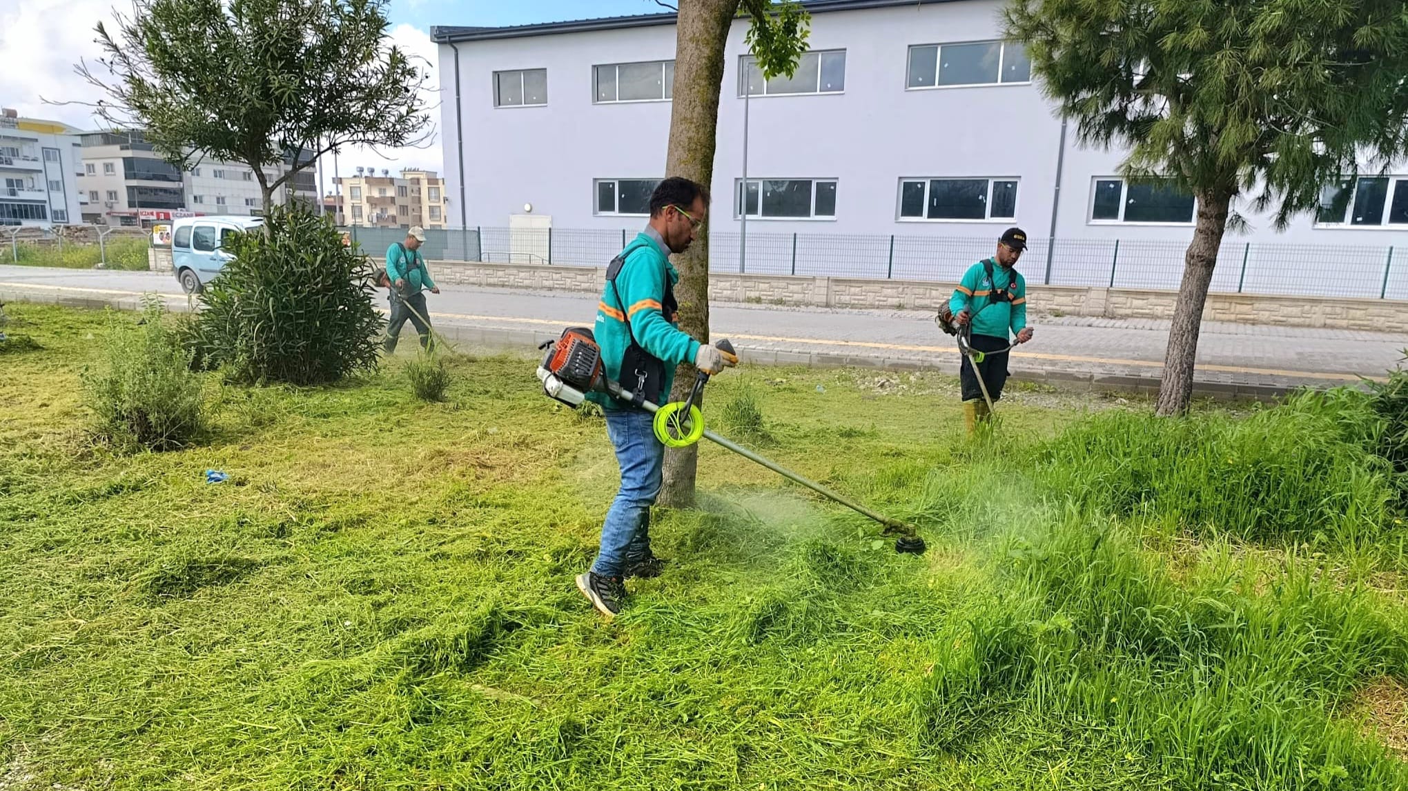 Ceyhan Belediyesi park ve yaşam alanlarını yaza hazırlıyor