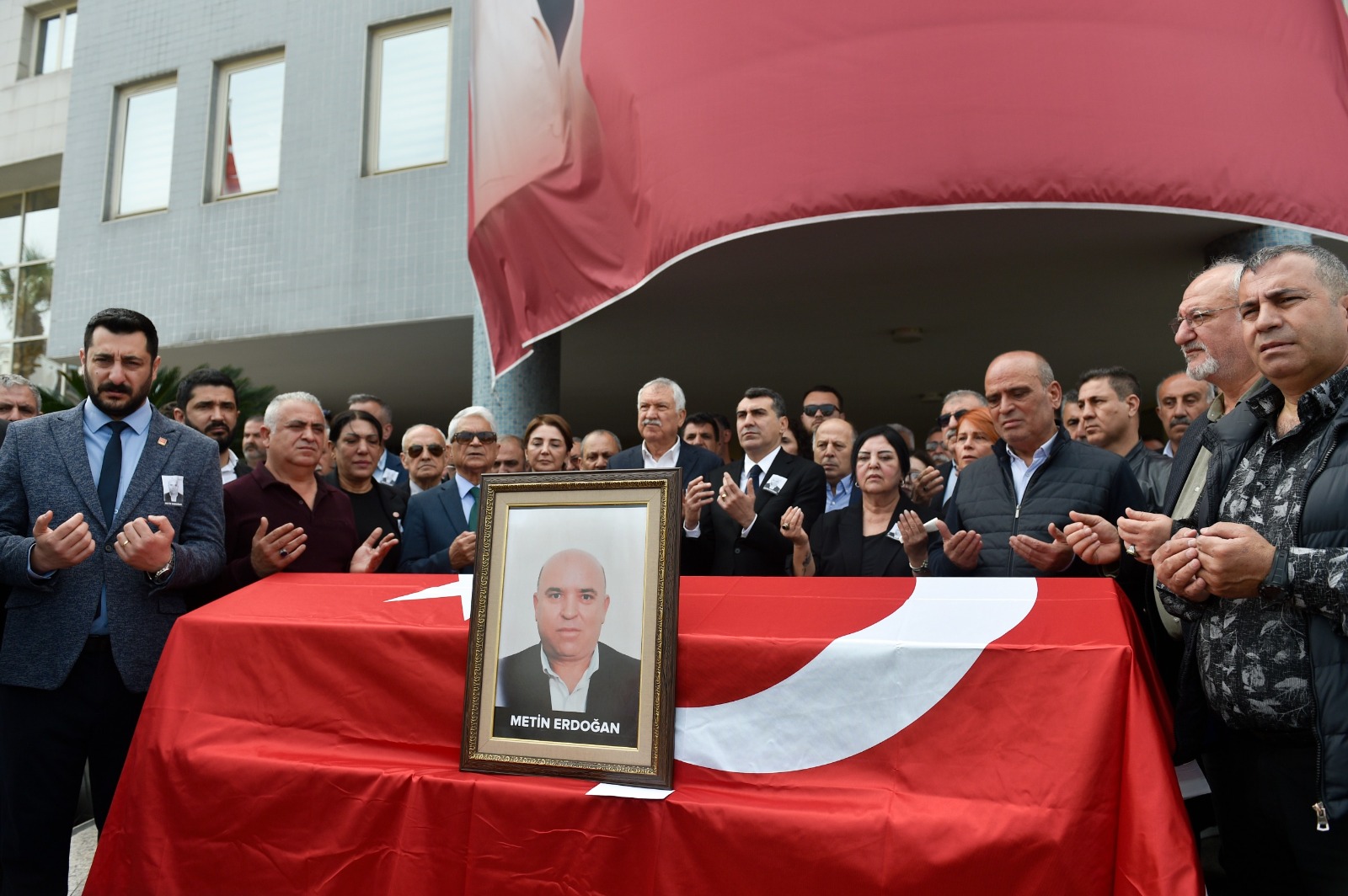 Seyhan Meclis Üyesi Metin Erdoğan son yolculuğuna uğurlandı