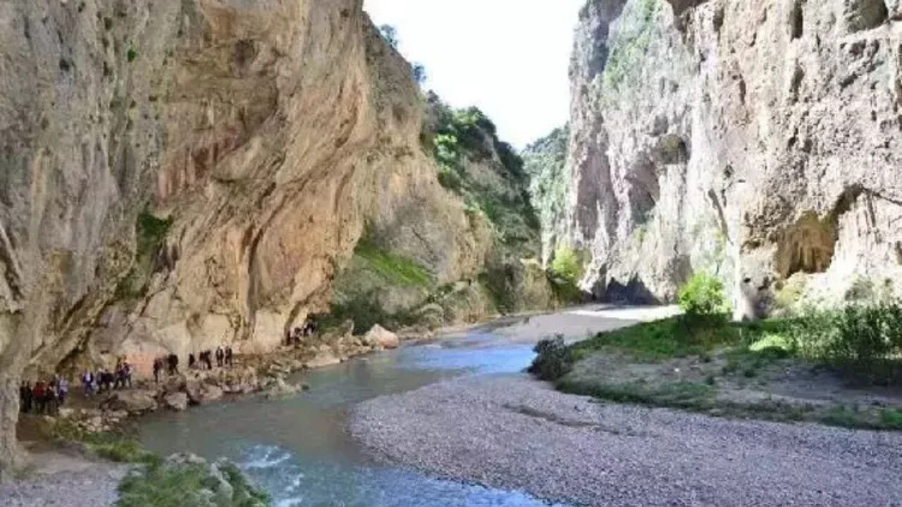 Adana’nın saklı cenneti Kapıkaya Kanyonu görenleri büyülüyor
