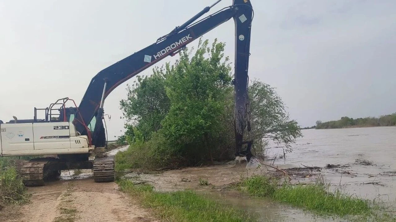 Yumurtalık’ta taşkın riskine karşı önlem alındı