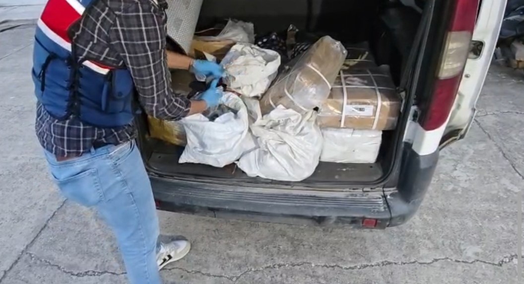 İstanbul ve Adana'da dev silah operasyonu