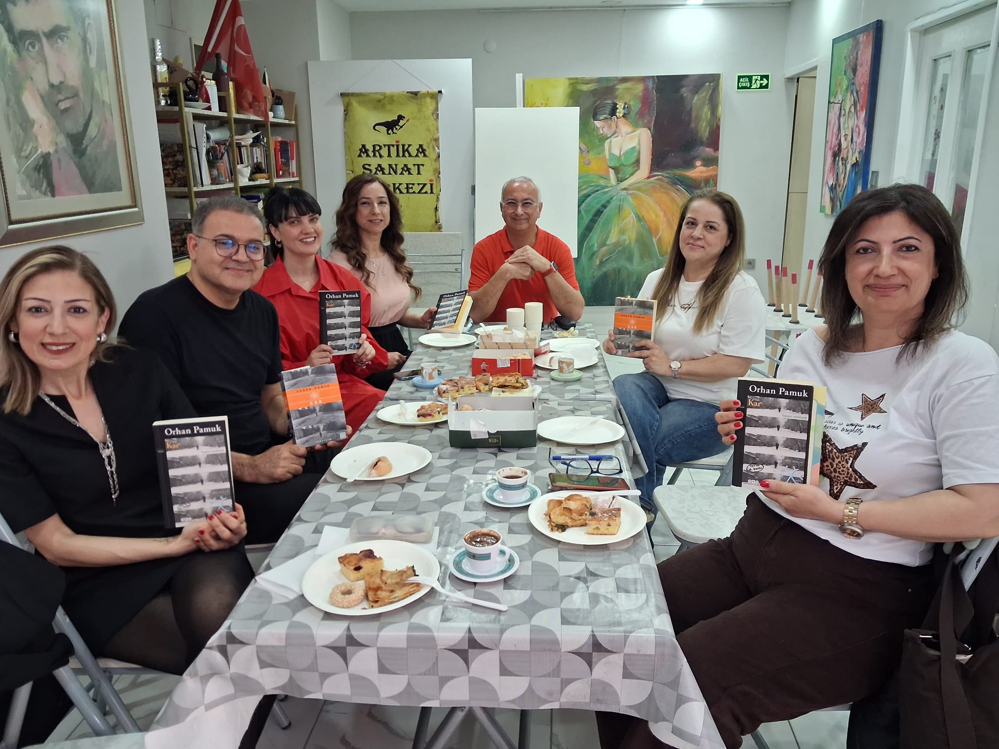 Kar altında fikirler çarpıştı: Artika'da edebiyatın nabzı yükseldi