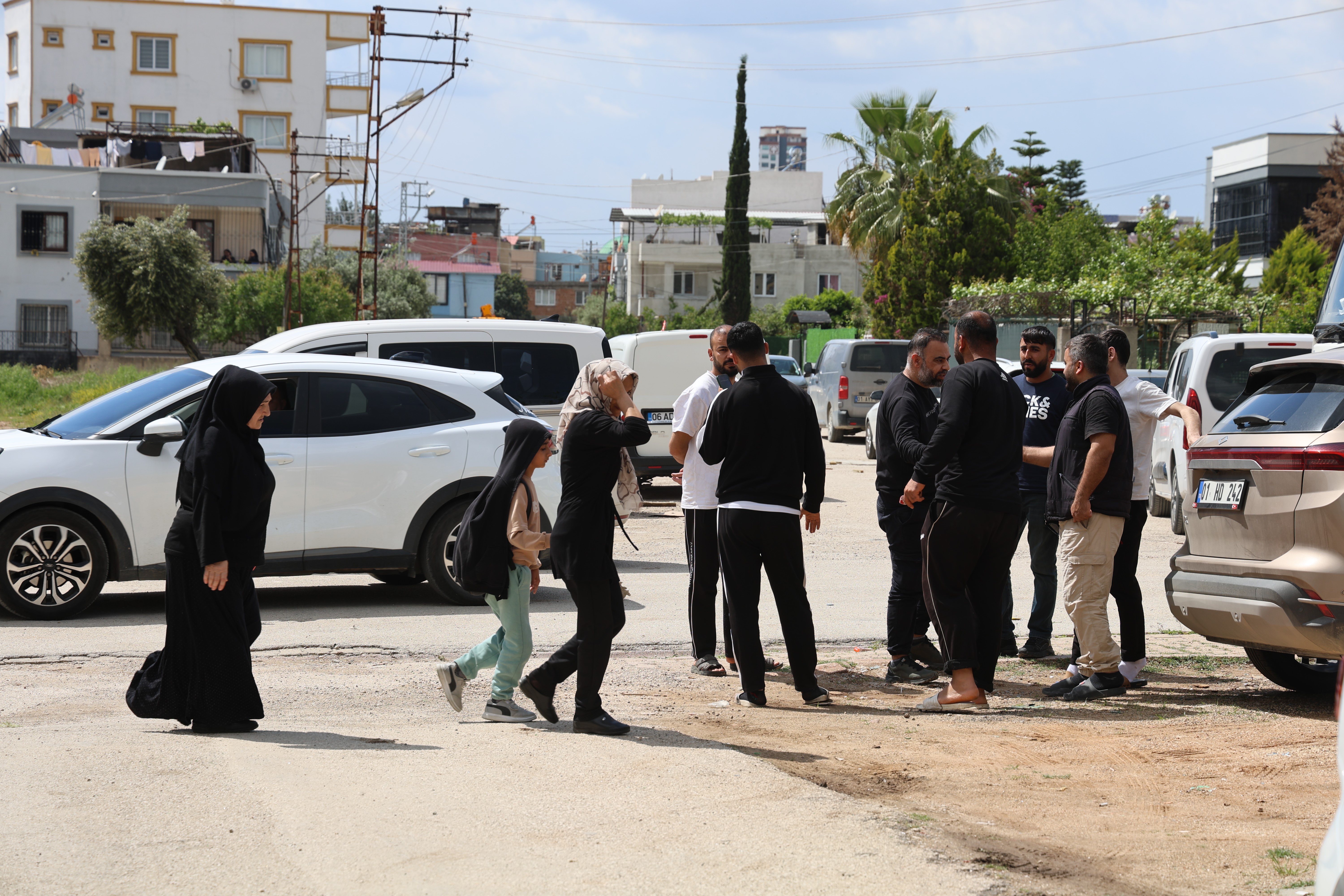 Okul çevresindeki silah sesleri paniğe neden oldu
