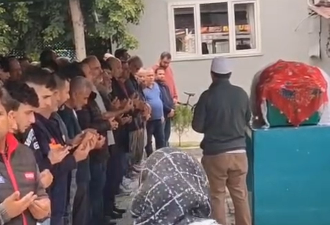 Feci kazada hayatını kaybeden kız, gelinlik ve duvakla uğurlandı