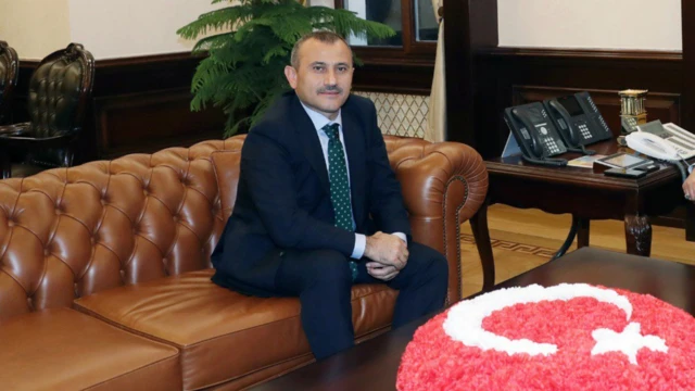 Eski Vali Tuncay Sonel’in Adana’da sahibi olduğu otel hangisi ? Adana’dan kimler Tunceli’de ihale aldı?